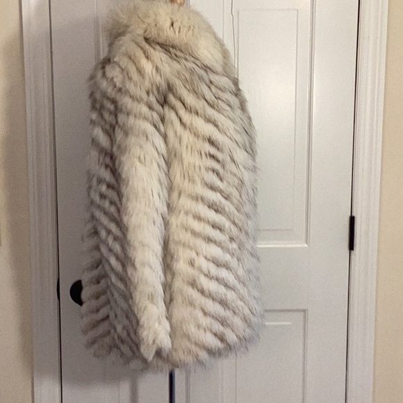 Genuine Fox Fur Jacket. Size Small. Vintage preloved. - Picture 10 of 16